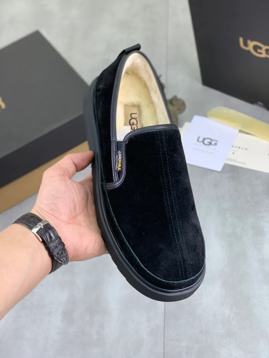 Men's men's shoes 💰P580 [New style] hot style 💰 versatile casual slip-on fur shoes 🆘 "Real Wool" [UGG] 👉 hot style men's shoes official website synchronization 🔰 quality [proud] is not comparable to the imitations in the general market 🌀 The upper is imported Italian frosted calfskin, and the lining: foot pad 🅰️ grade 🐑 real wool 👻 Only Grade A can show the effect The hand feels smooth and delicate 🔱The shoe shape is grand, only the factory can achieve it 🎄The perfect toughness of the original outsole 👻⬛️ can allow customers to bid farewell to one-time consumption. Real wool lining, super warm. Available in black or brown. Size: 39-44
